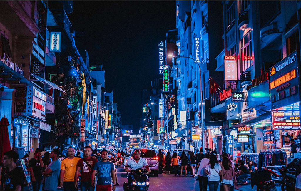 Phố đi bộ Bùi Viện